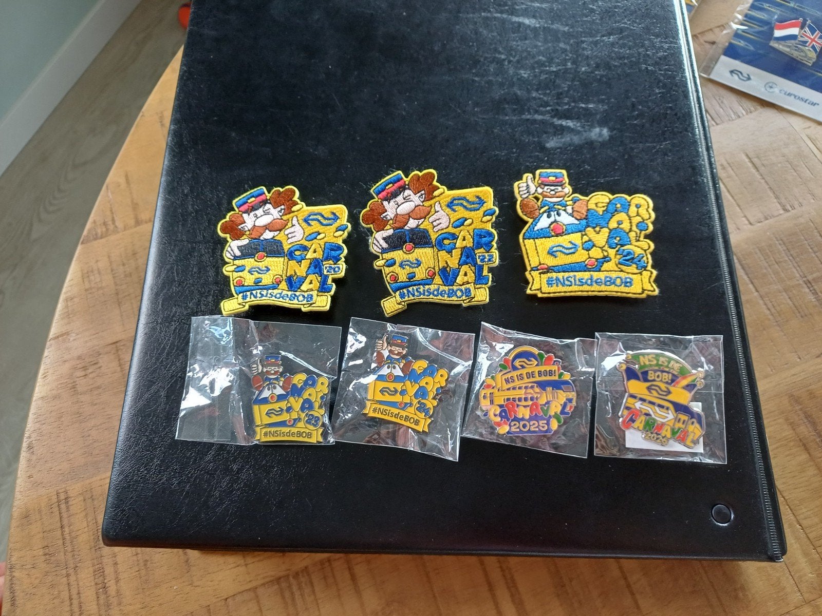 NS Carnaval pins en patches, Verzamelen, Speldjes, Pins en Buttons, Ophalen of Verzenden, Nieuw