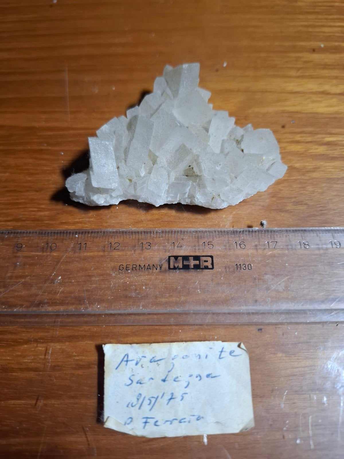 Aragoniet Kristalcluster – Sardinië Italië – Oud Etiket, Ophalen of Verzenden, Mineraal