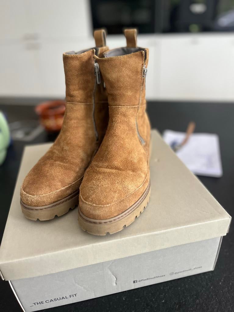 Piedi Nudi dames enkellaarsjes suède camel maat 39, Kleding | Dames, Schoenen, Ophalen of Verzenden, Zo goed als nieuw, Bruin