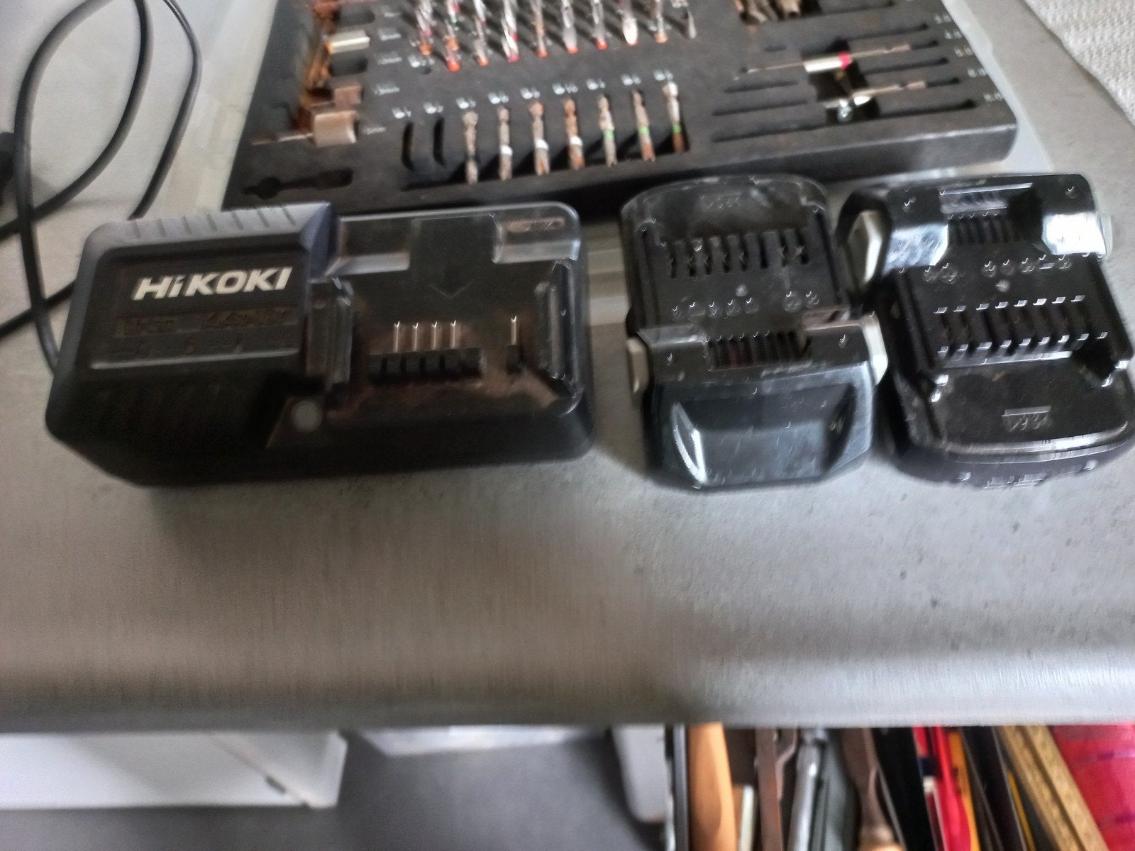 HiKOKI Accu en Lader Set (18V, 1.5Ah) met Bitset, Ophalen of Verzenden, Gebruikt, Bitset, Hilti