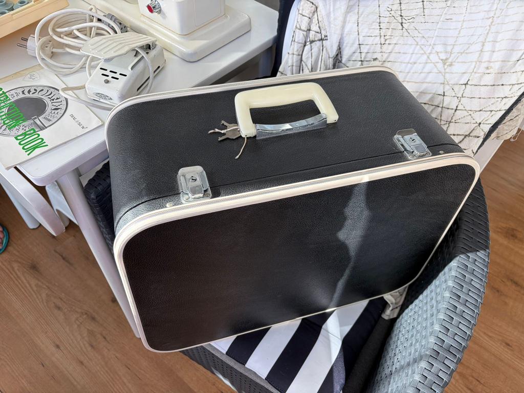 Vintage Supra Naaimachine met Koffer en Accessoires, Ophalen, Gebruikt, Naaimachine, Overige merken