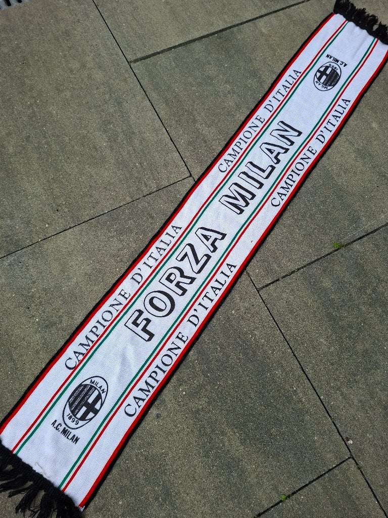 Oud sjaaltje AC Milan, Ophalen of Verzenden, Zo goed als nieuw, Buitenlandse clubs, Vaantje of Sjaal