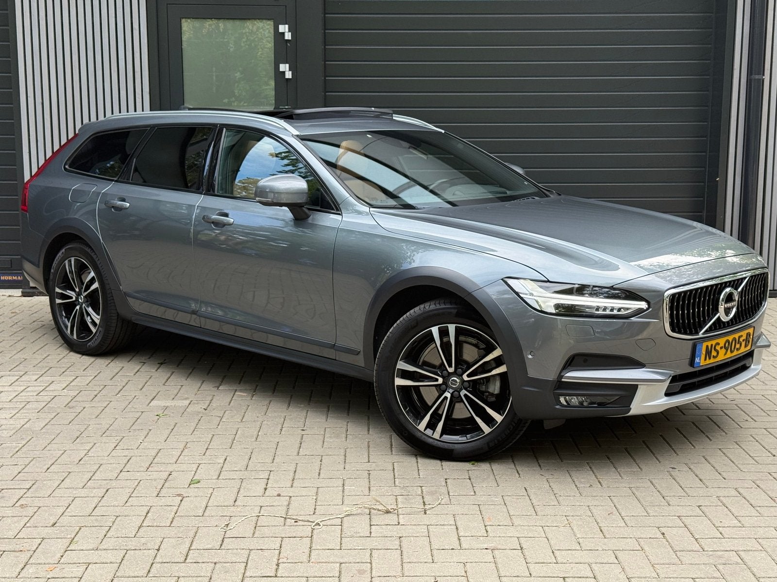 Volvo V90 Cross Country 2.0 T5 Pro (bj 2017, automaat), Auto's, Automaat, Euro 6, 1969 cc, 1747 kg