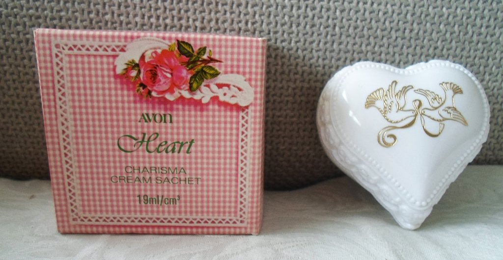 AVON Parfumcream Charisma. Heart. In originele doos. Opaline, Ophalen of Verzenden, Zo goed als nieuw, Parfumfles, Gevuld