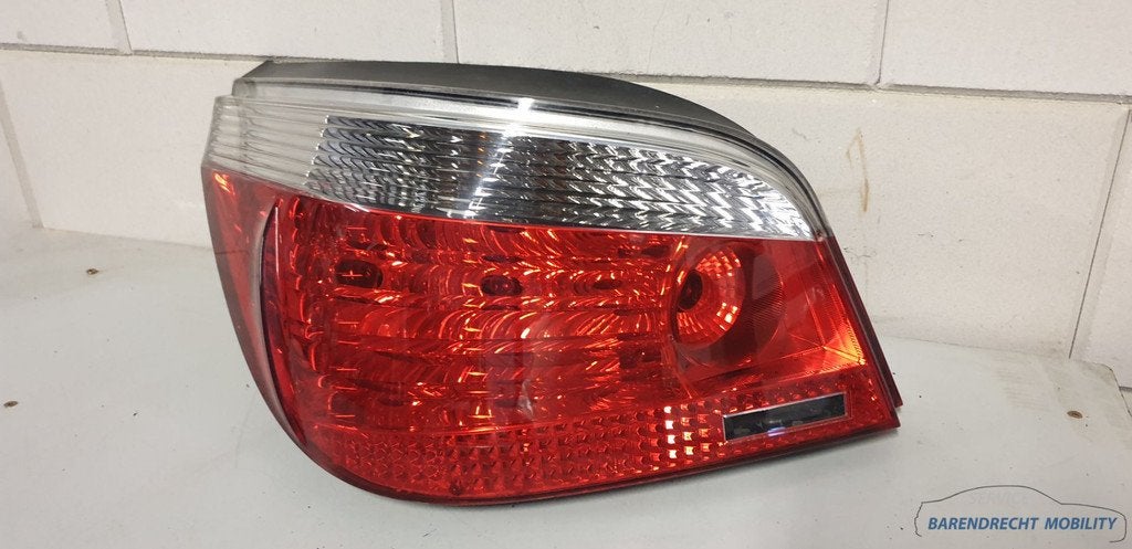 Achterlicht BMW 5 serie E60 pre facelift 7165737 links bestu, Auto-onderdelen, Verlichting, Petuelring 130
80788  Munich, DE, Gebruikt