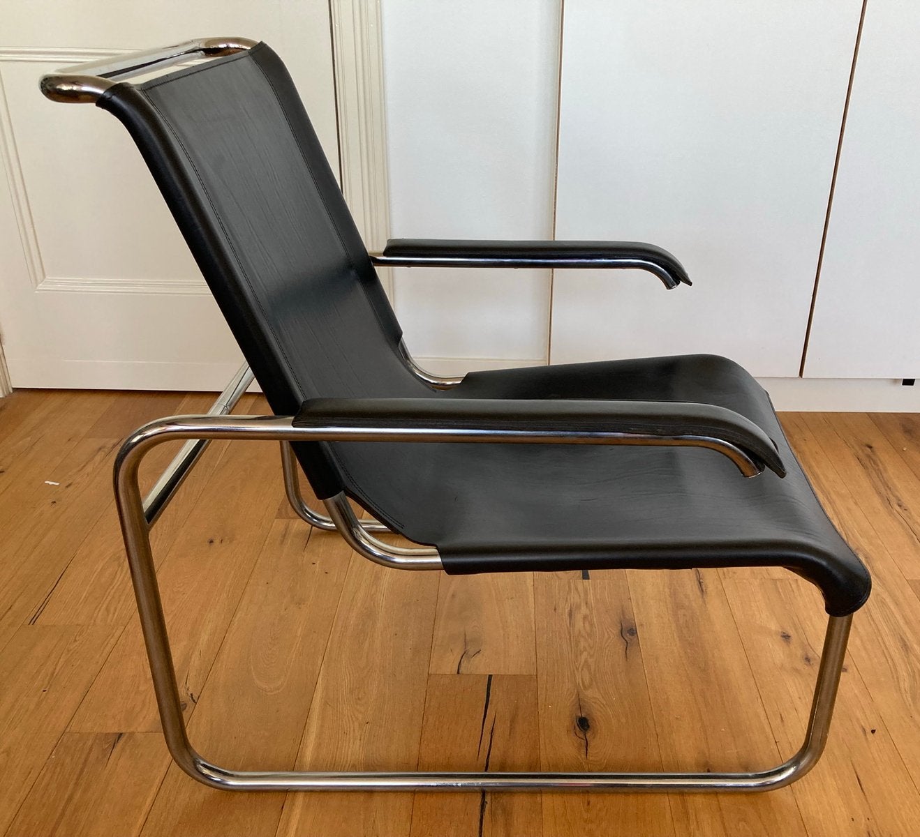 Marcel Breuer - Thonet - zwart leren fauteuil S35 L, Huis en Inrichting, Stoelen, Ophalen, Gebruikt, Bauhaus, Zwart