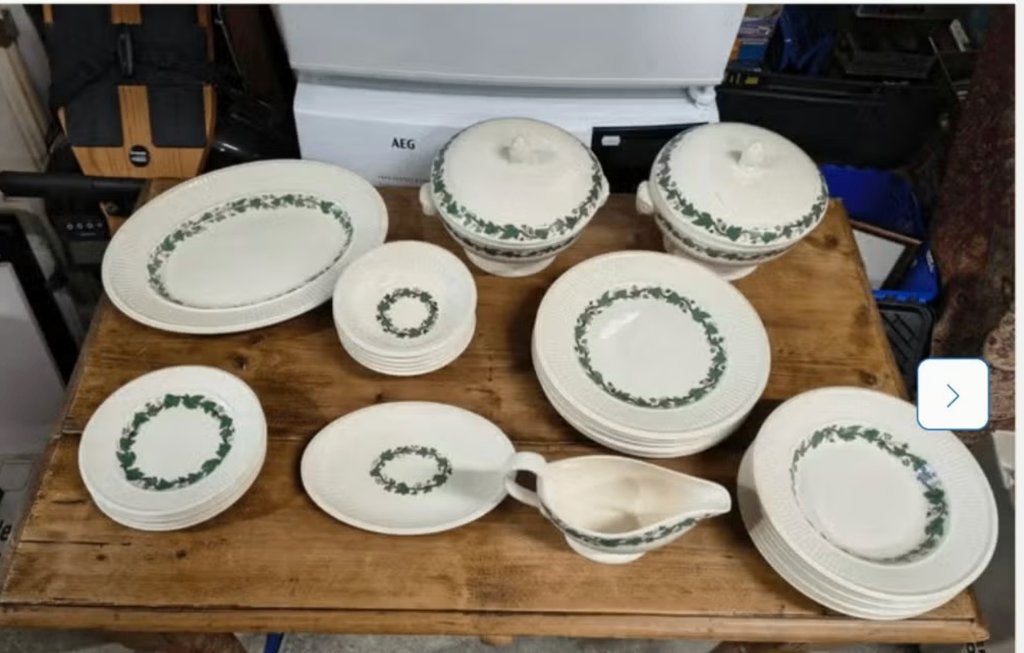 Wedgwood Stratford borden gebaksborden kop schotels etc., Ophalen