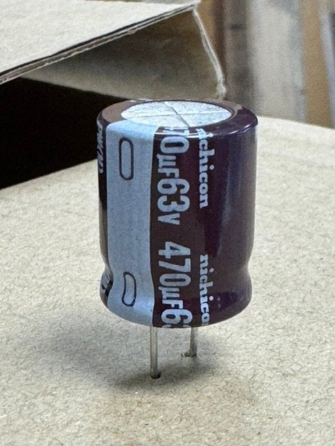 400 nieuwe elektrolytische condensatoren 470uF/63v (Elco’s), Ophalen of Verzenden, Nieuw