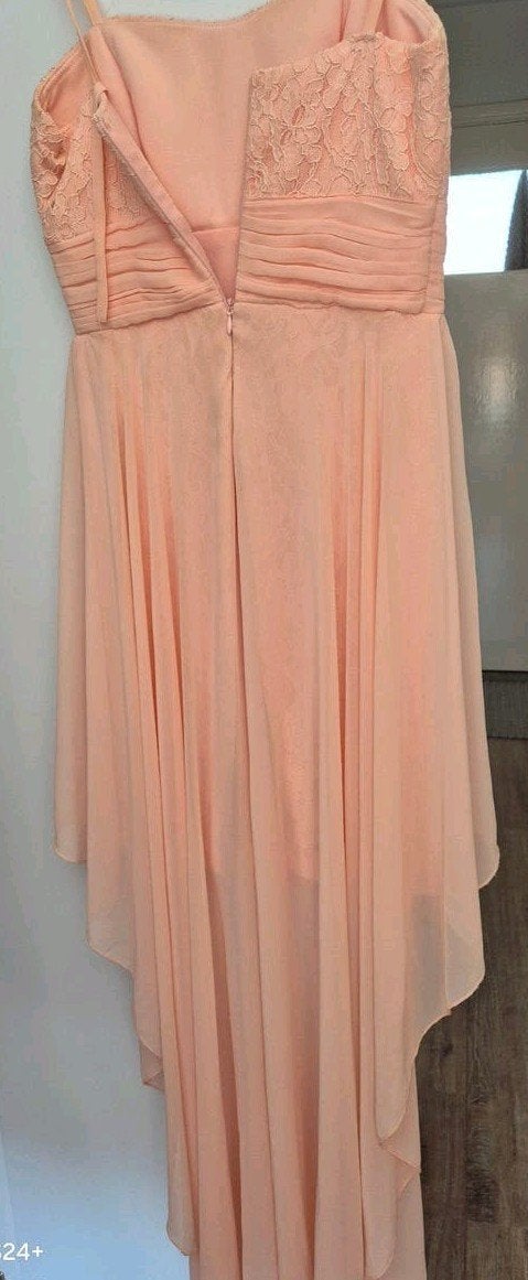 Elegante zalmkleurige galajurk met kant en chiffon, Kleding | Dames, Ophalen of Verzenden, Roze, Maat 36 (S), Onder de knie