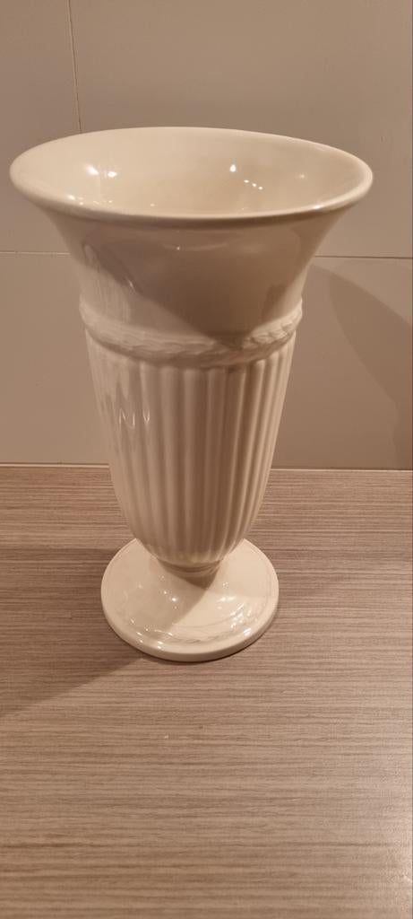 Wedgwood Edme Trompetvaas - 22 cm hoog, Ophalen, Gebruikt, Overige kleuren, Aardewerk of Porselein