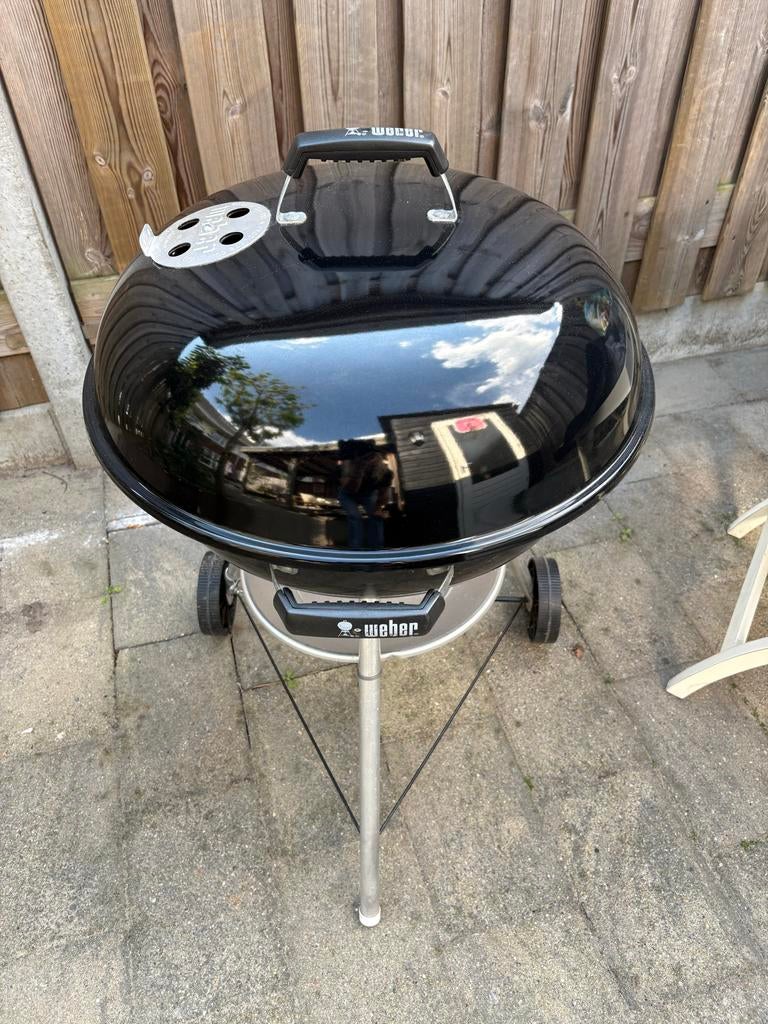 Weber BBQ 57cm grill met afdekhoes, Tuin en Terras, Barbecue-accessoires, Gebruikt, Ophalen