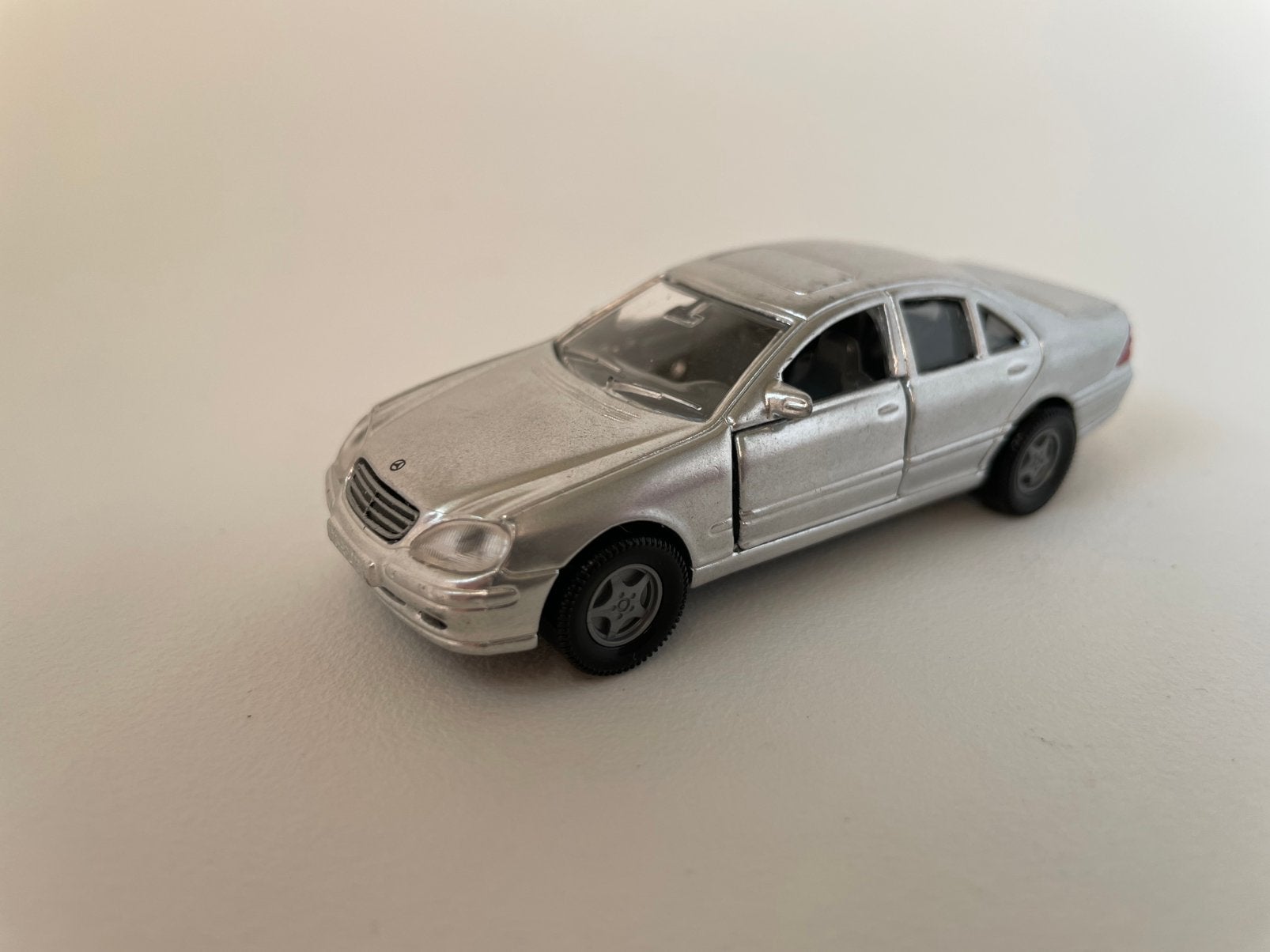 model MB Mercedes S-klasse 500, helder zilver, Siku, 1/50, Hobby en Vrije tijd, Modelauto's | 1:50, Ophalen of Verzenden, Gebruikt