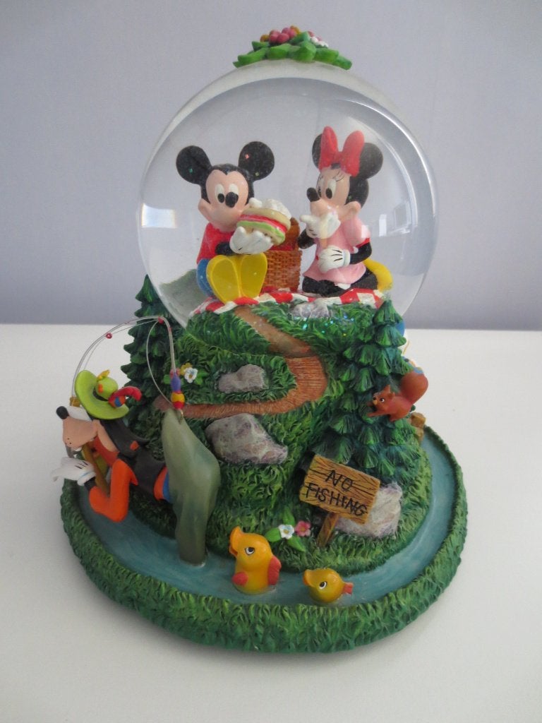 Disney Snow-Globe Fabulous 5 Picnic. Itemnr. 205053000029, Verzamelen, Disney, Ophalen of Verzenden, Mickey Mouse, Zo goed als nieuw