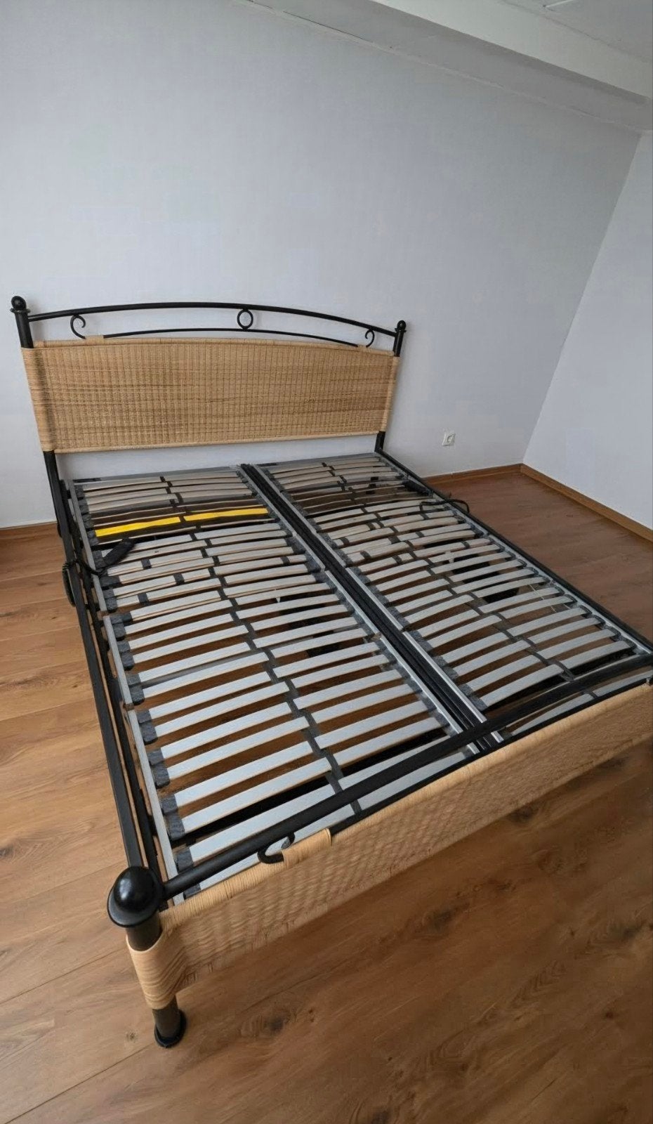 Tweepersoons bed 1.80x2.00m met verstelbare lattenbodem, Huis en Inrichting, Slaapkamer | Bedden, Ophalen