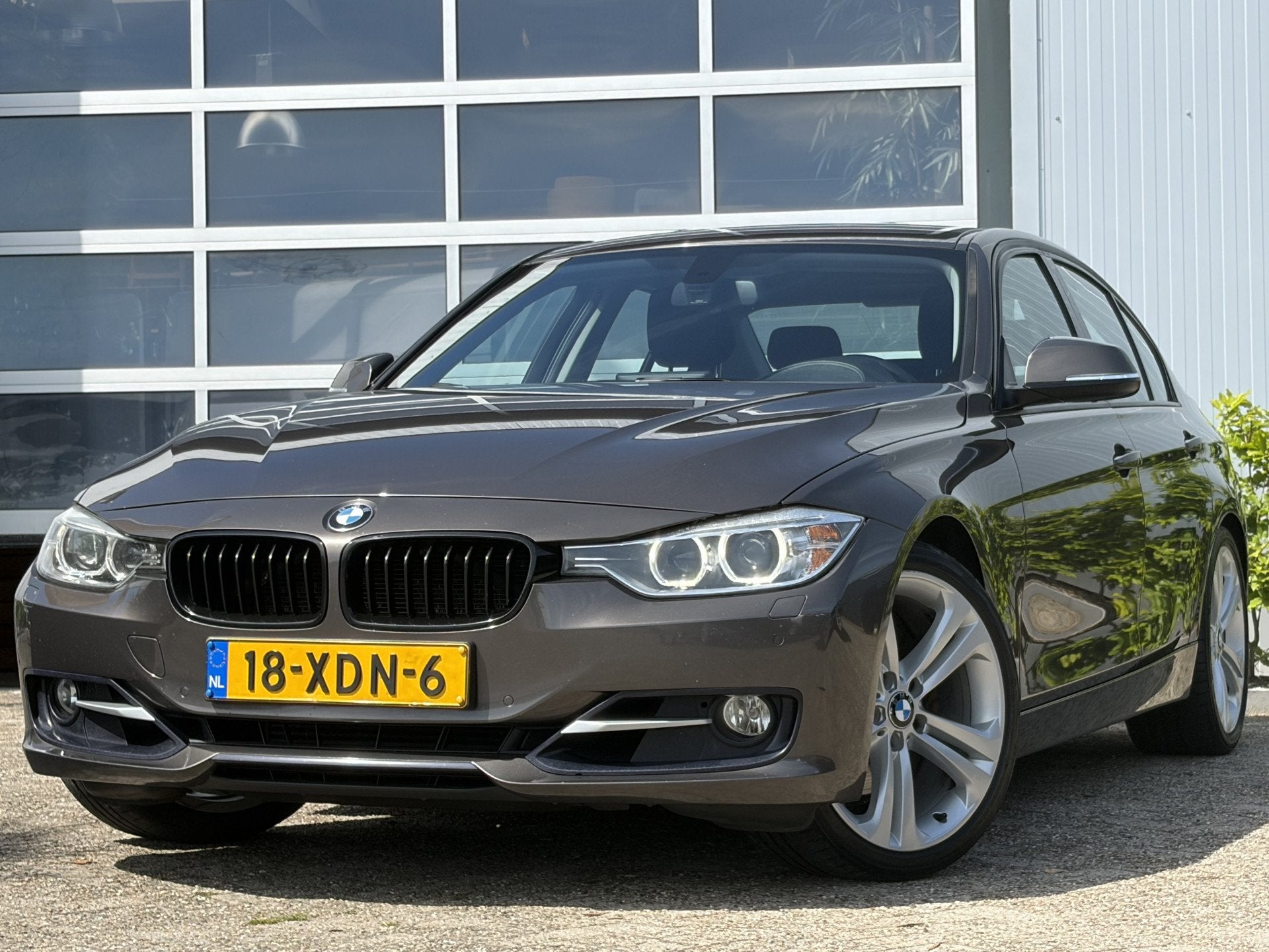 BMW 3-serie 328i High Executive 245pk | Nieuwe ketting | Air, Auto's, BMW, Automaat, Zwart, 4 cilinders, Bruin