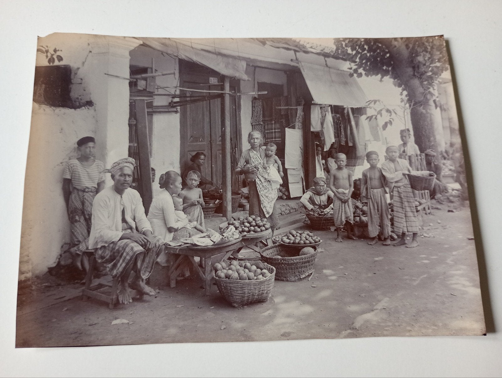 Nederlands Indië Soerabaja Pasar 1897, Gebruikt, Foto, Ophalen of Verzenden, Voor 1940