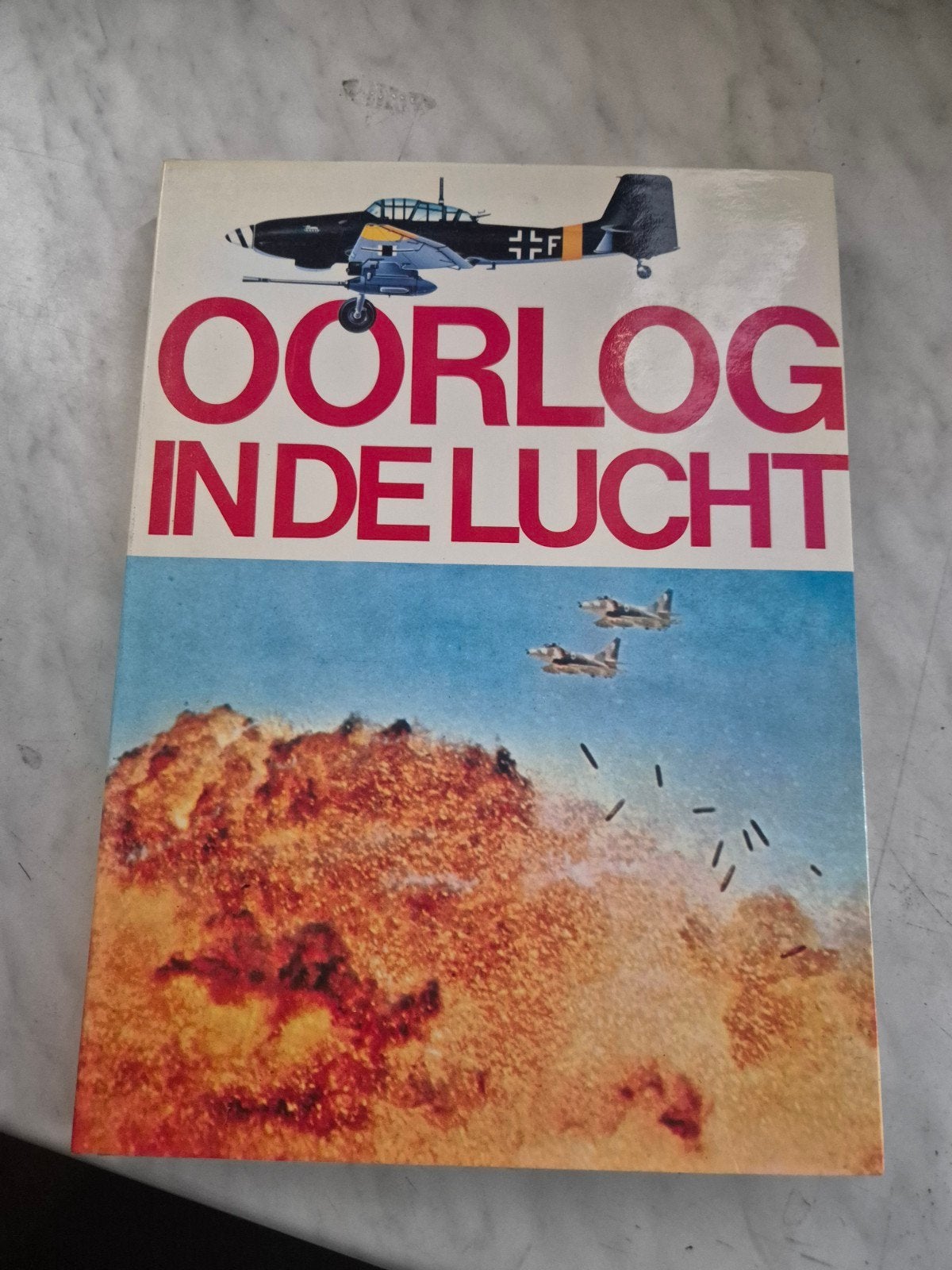 Oorlog in de Lucht - Boek over militaire luchtvaart, Ophalen of Verzenden, Luchtmacht, Gelezen, Tweede Wereldoorlog