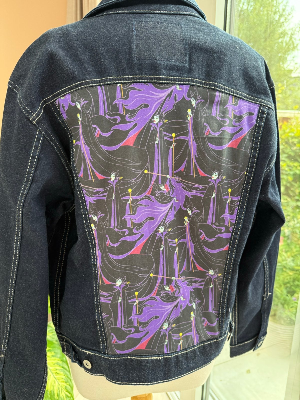 Unieke Upcycled Denim Jas met Disney Villain print, Ophalen of Verzenden, Zo goed als nieuw, Maat 36 (S), Blauw