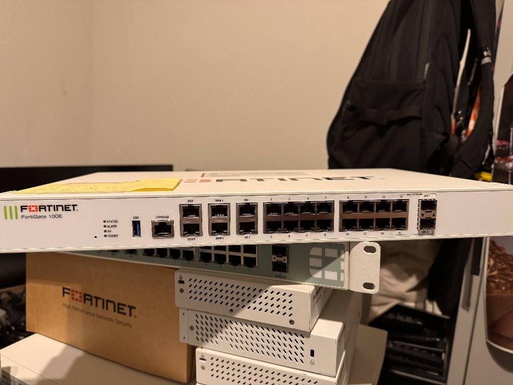 Fortigate 100e, Ophalen of Verzenden, Zo goed als nieuw, Router, Fortinet Fortigate