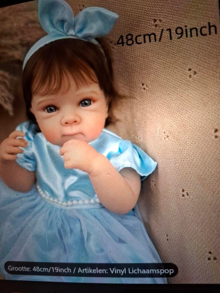 Een plaatje van een pop in prachtige blauwe outfit., Ophalen of Verzenden, Babypop