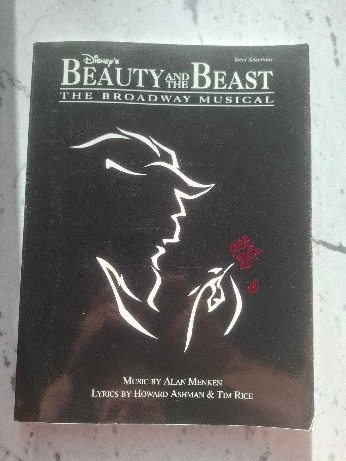 Disney's Beauty and the Beast Broadwayl Vocal Selectio, Piano, Gebruikt, Filmmuziek en Soundtracks, Ophalen of Verzenden