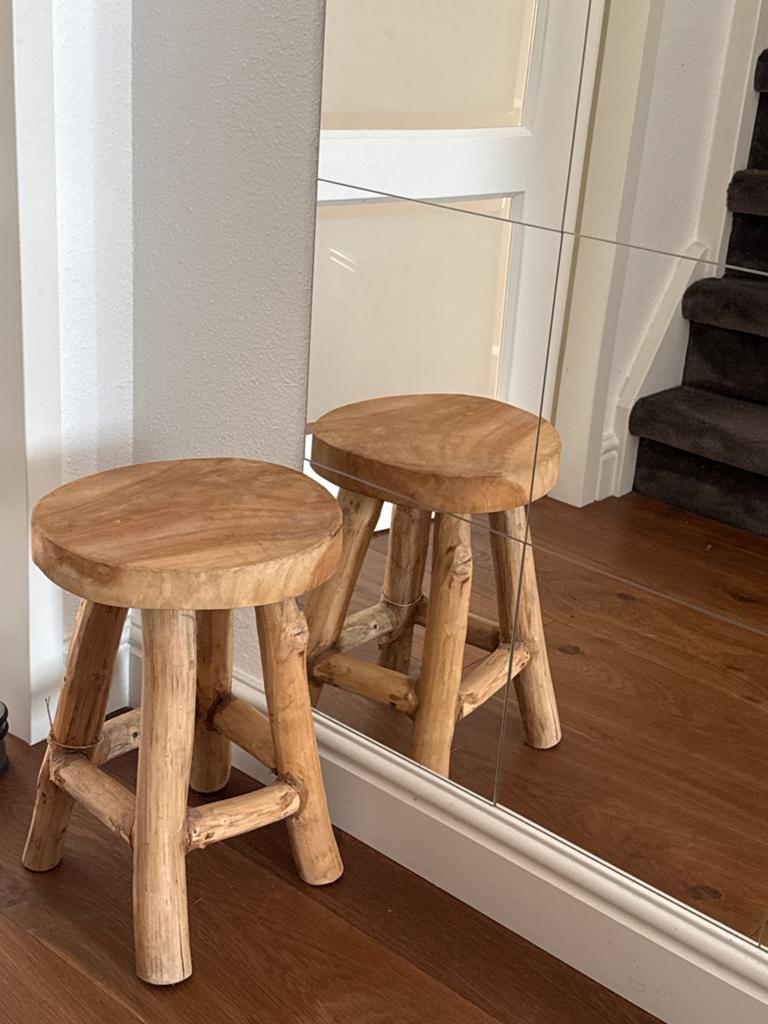 Massief houten krukje - Rustiek en veelzijdig, Huis en Inrichting, Ophalen, Gebruikt, Hout