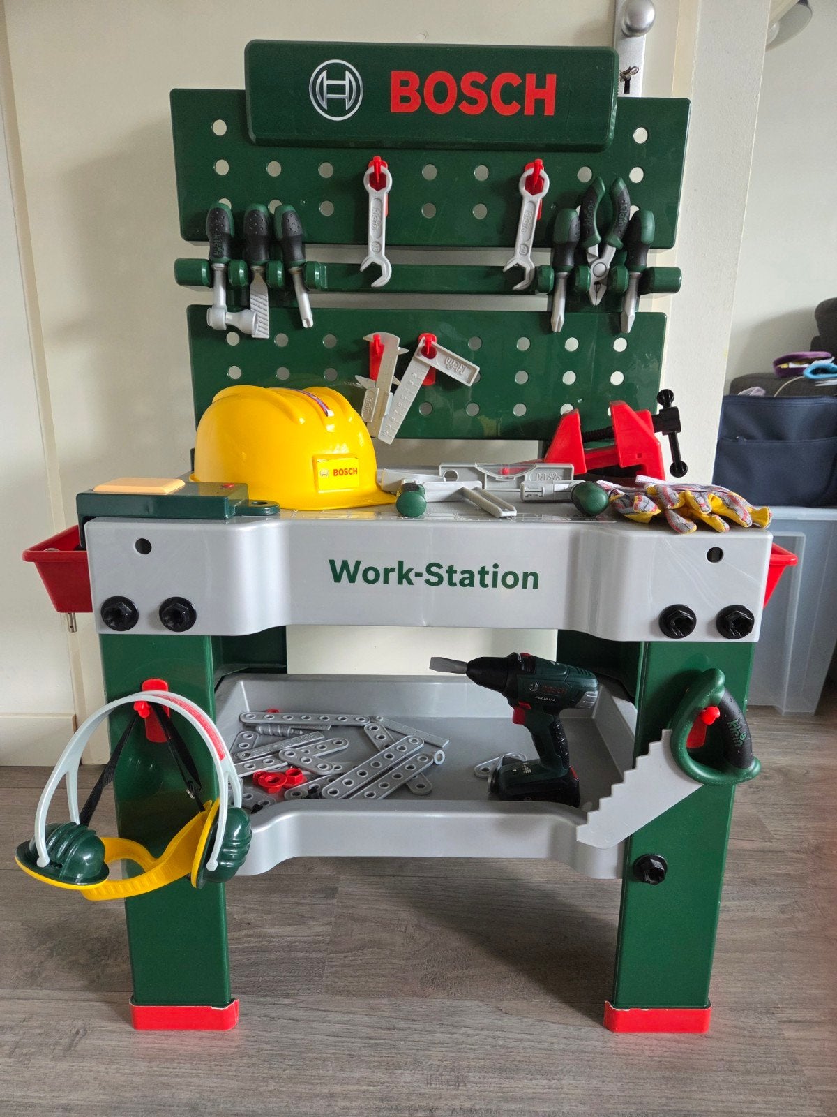 Bosch werkstation voor kinderen, Ophalen