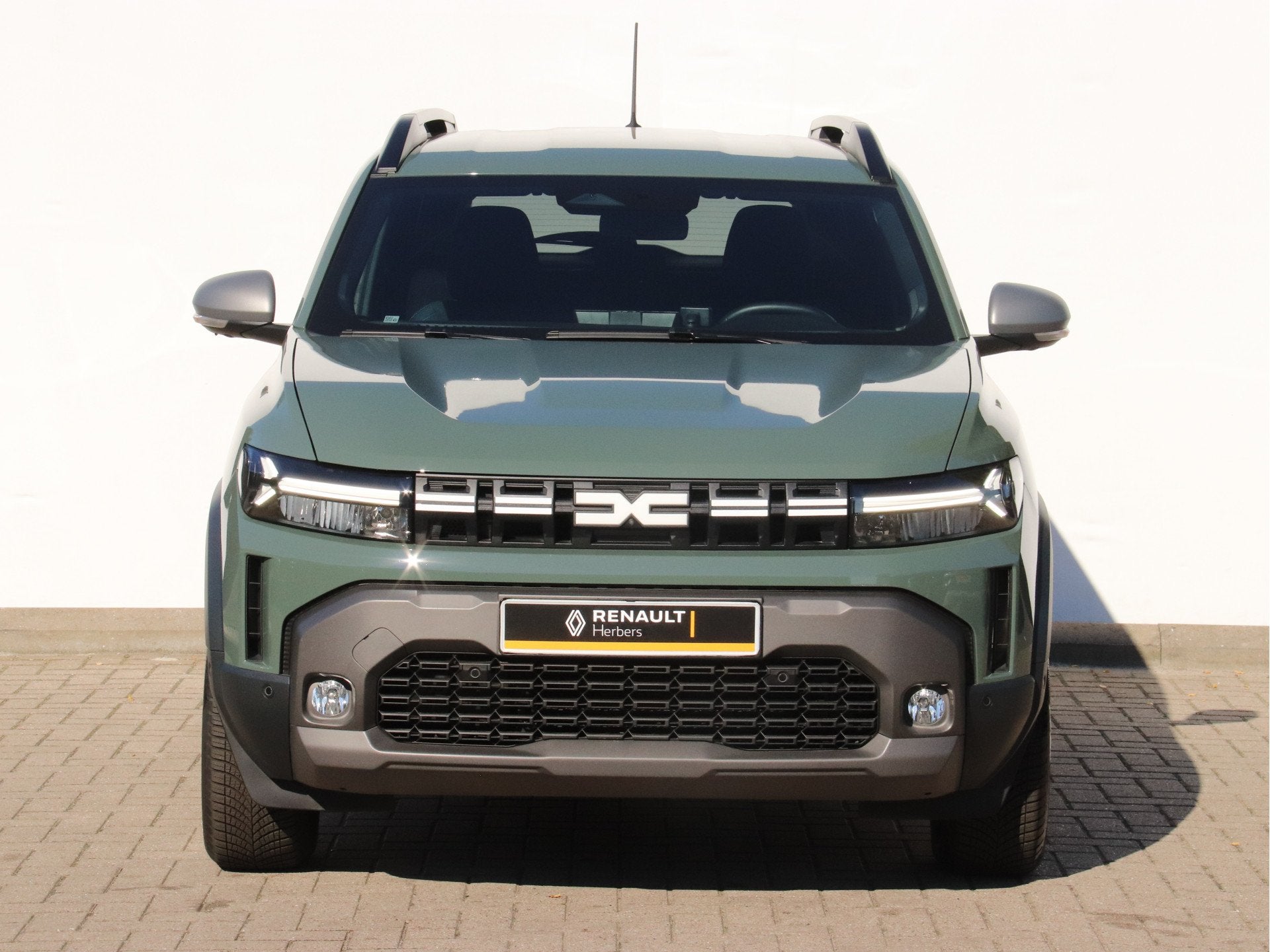 Dacia Duster 1.6 Hybrid 140 Journey AUTOMAAT / NAVI / ALLE O, Dealer onderhouden, Stof, Gebruikt, 4 cilinders