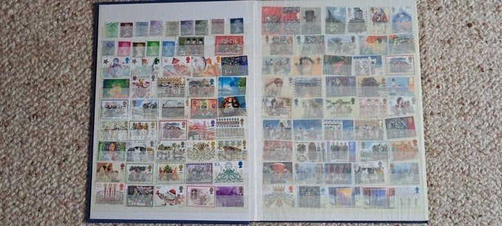 Verzameling postzegels in drie albums, Ophalen
