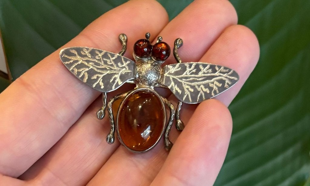 Barnsteen vlieg bij zilveren vintage broche handgemaakt, Ophalen of Verzenden, Zilver, Broche, Met edelsteen