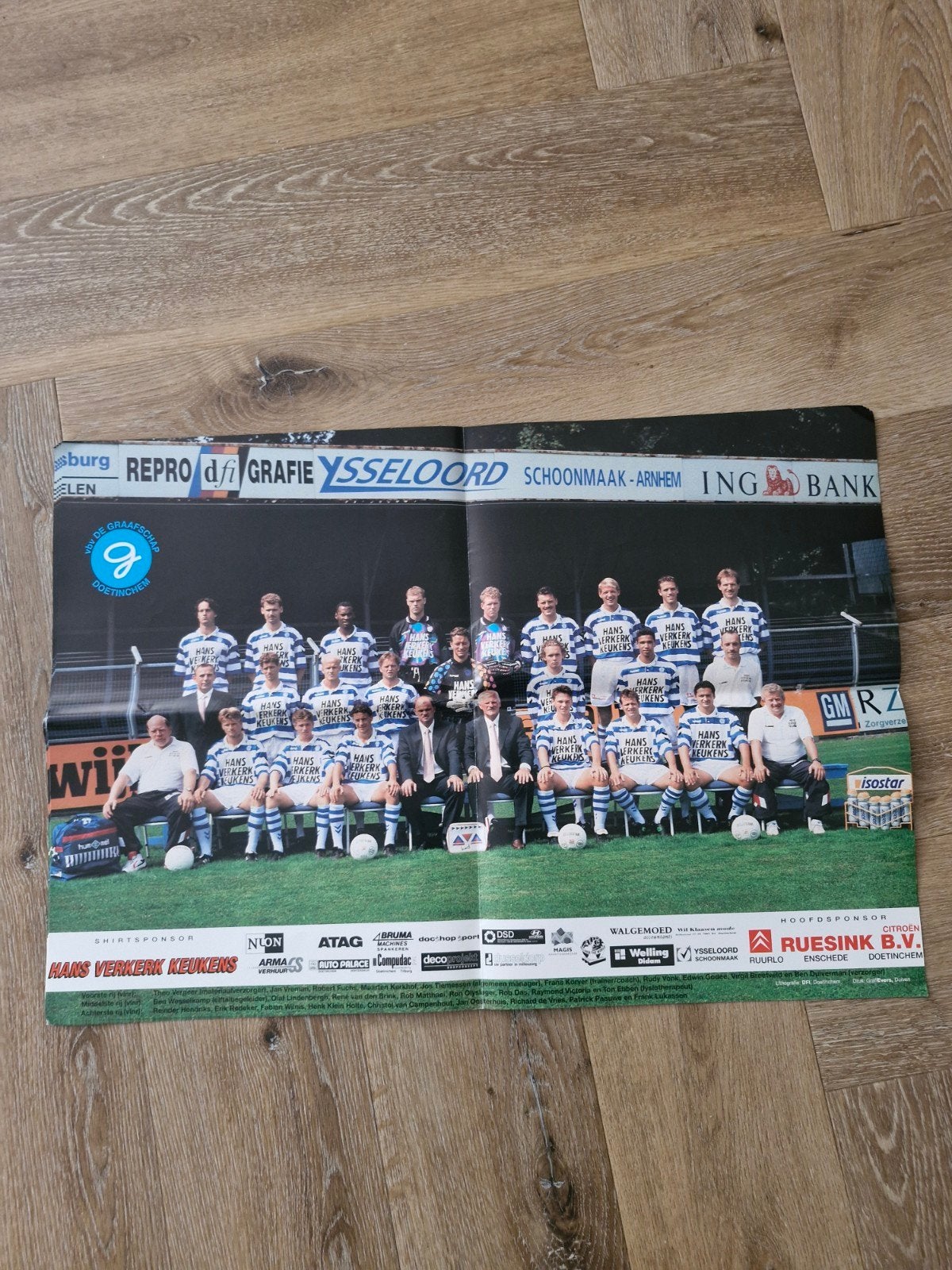 De Graafschap elftalfoto 1996/1997 - 59x45cm, Verzamelen, Ophalen of Verzenden, Gebruikt, Overige binnenlandse clubs, Poster, Plaatje of Sticker