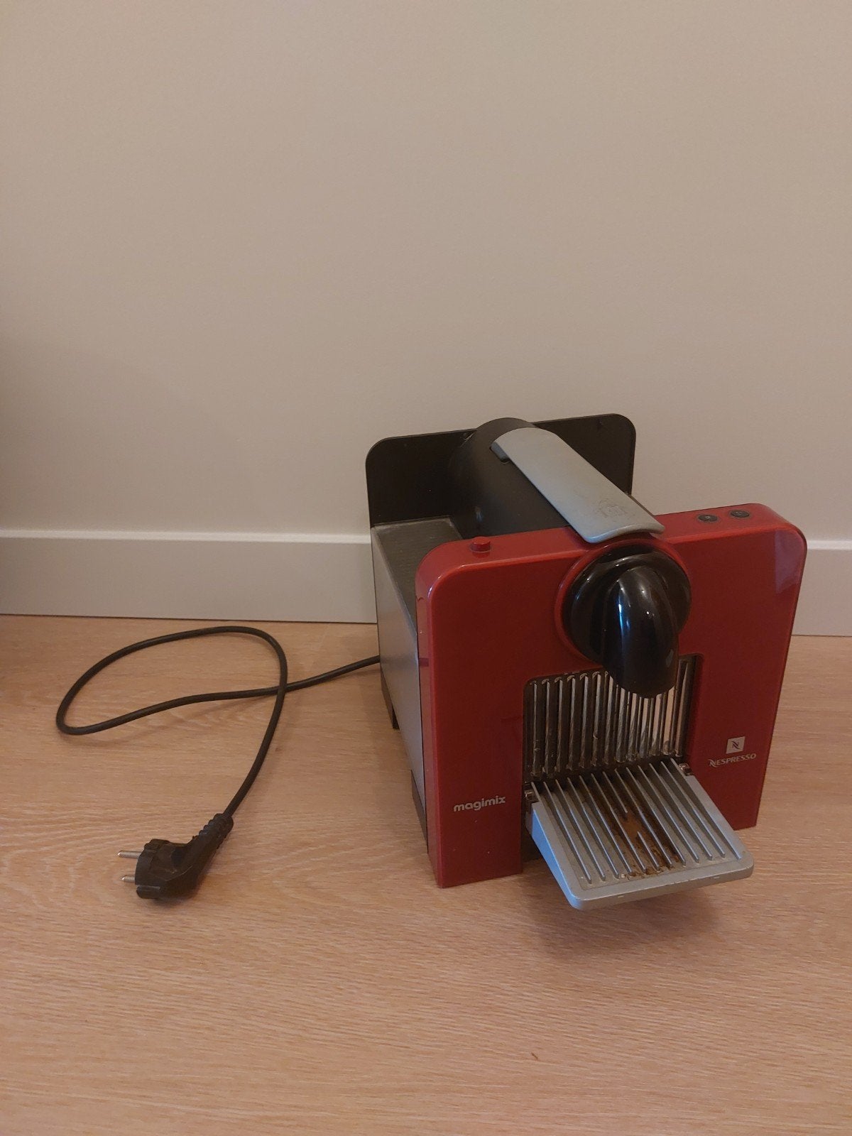 Nespresso Magimix M220 Le Cube - Rood, Ophalen, Gebruikt, Espresso apparaat, 1 kopje