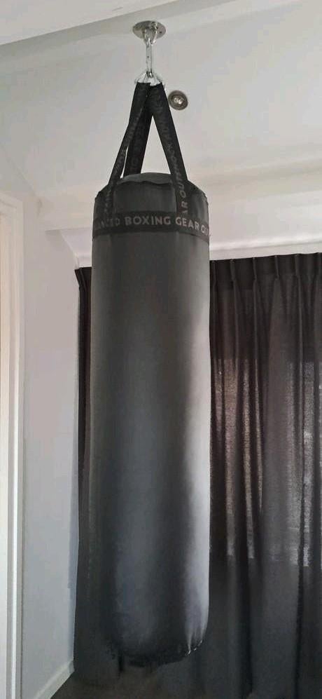 Outshock Bokszak 500 Strike - 120cm, 32kg, Ophalen, Zo goed als nieuw, Bokszak