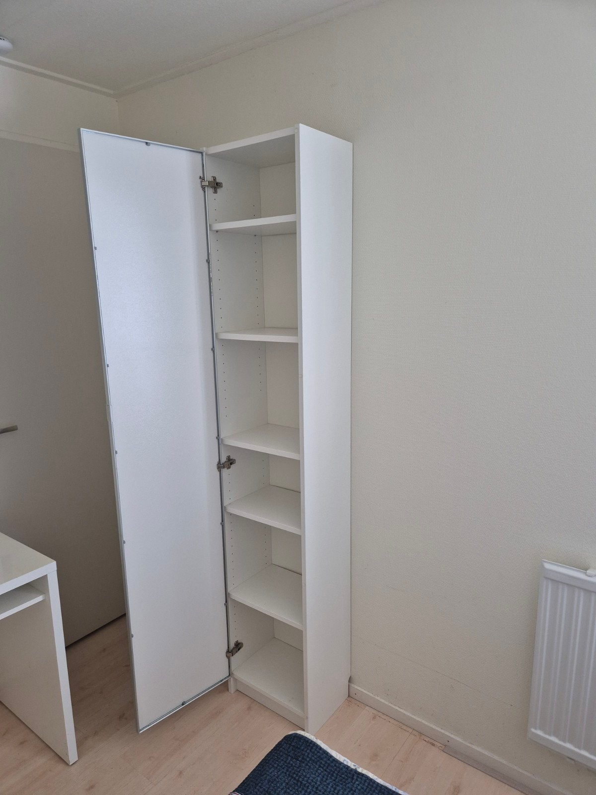 Witte Ikea kast met zwarte glasdeur, 200x40 cm, 5 planken, Minder dan 50 cm, 200 cm of meer, Ophalen of Verzenden, Glas