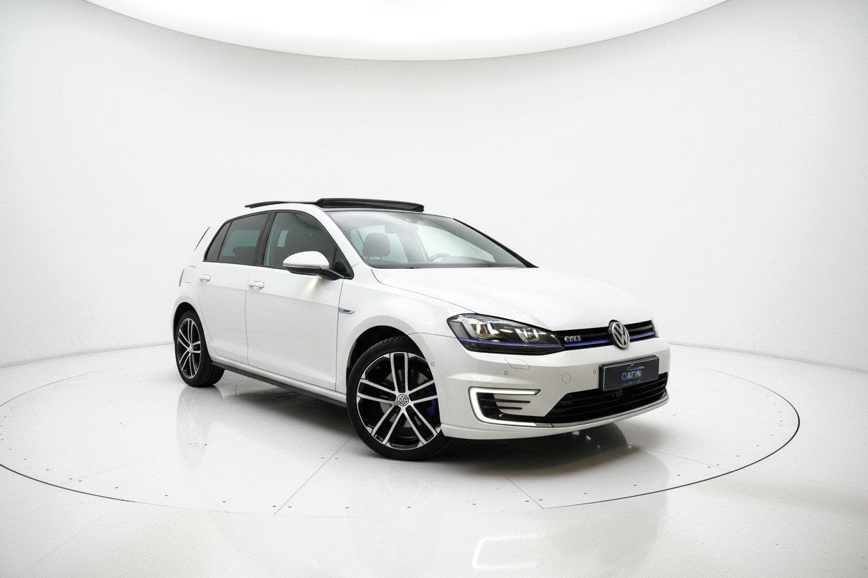 Volkswagen Golf 1.4 TSI GTE PANO LEER SFEER CAM ACC STOELV, 8 kWh, Gebruikt, 4 cilinders, Wit