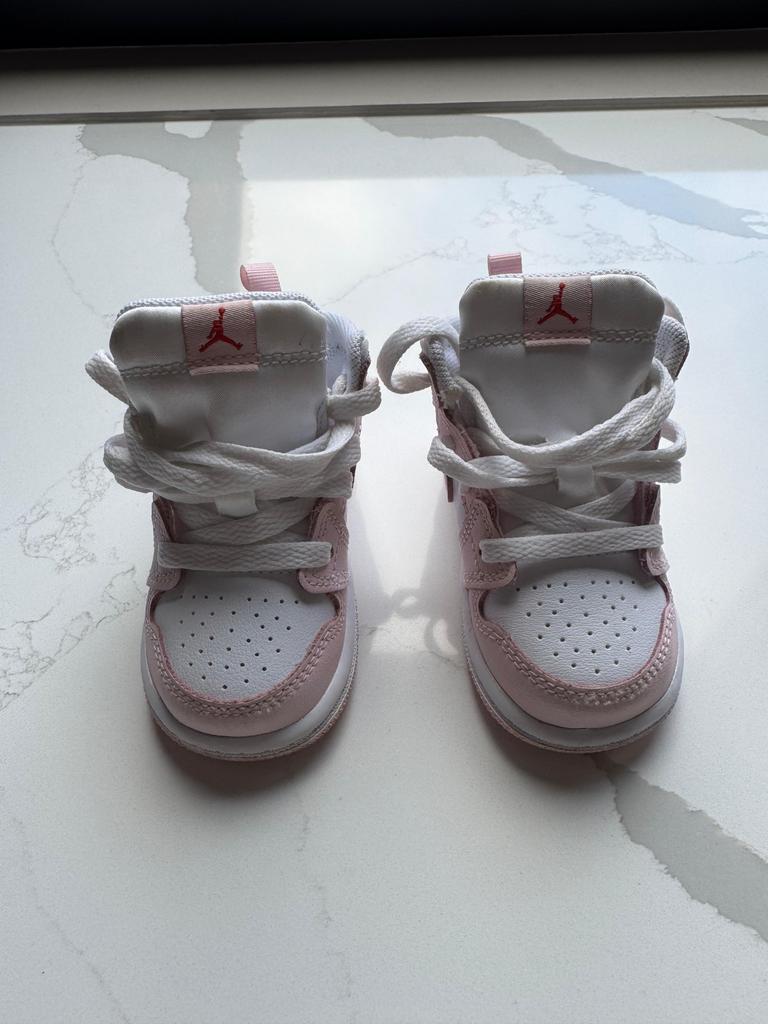 Nike Jordan maat 19,5, Ophalen of Verzenden, Zo goed als nieuw, Meisje, Schoentjes