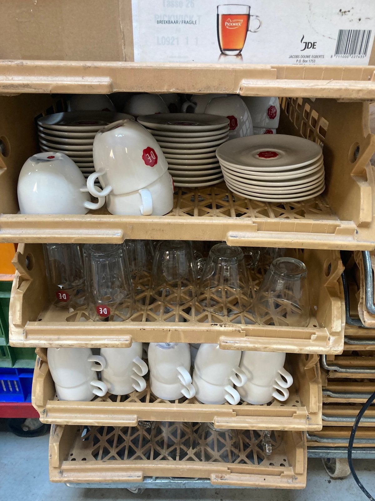 Partij Douwe Egberts , Pickwick koppen, mokken, glazen., Ophalen, Nieuw, Glas, Overige stijlen