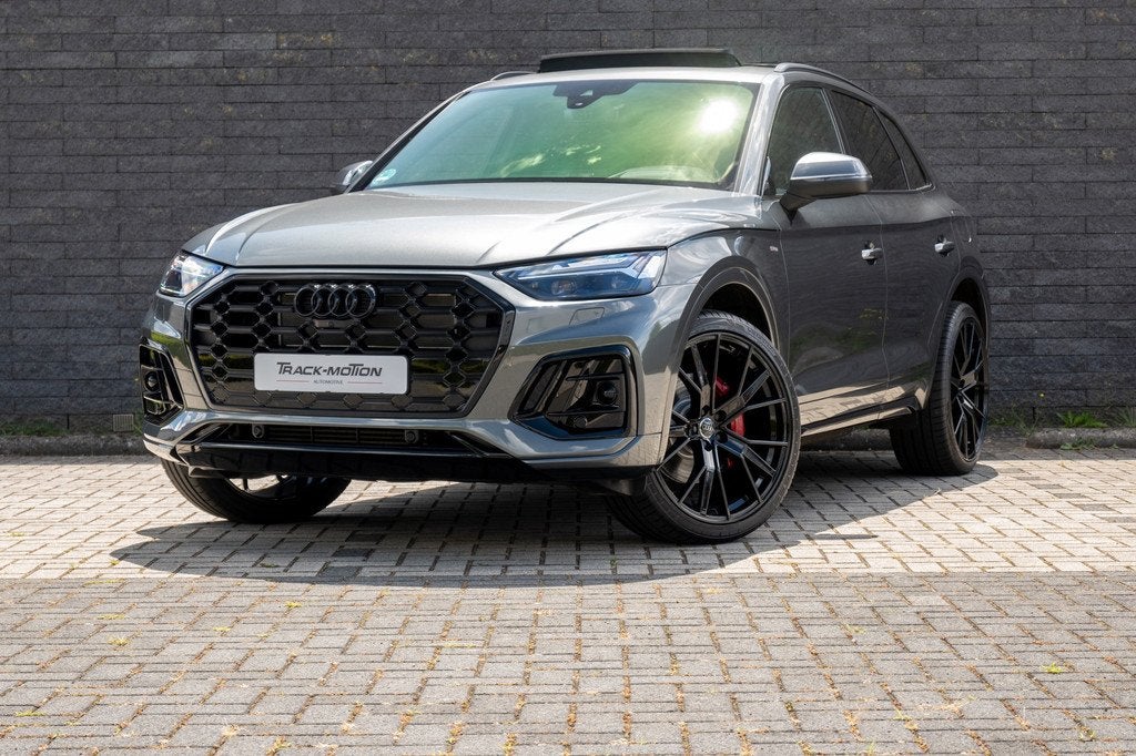 Audi Q5 50 TFSI e S edition Competition pano GREY & BLACK, Auto's, Audi, Automaat, Gebruikt, 4 cilinders, Leder en Stof