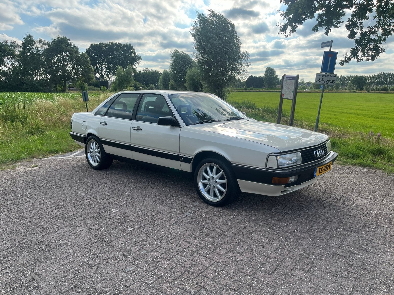Audi 200 quattro turbo 1986 difflock oldtimer, Auto's, 1800 kg, Zwart, Leder, Bedrijf