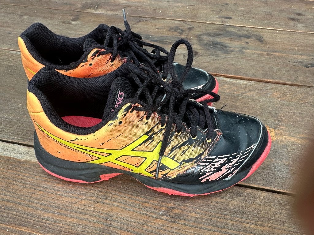 Hockeyschoenen kind asics, Sport en Fitness, Hockey, Ophalen of Verzenden, Zo goed als nieuw, Schoenen