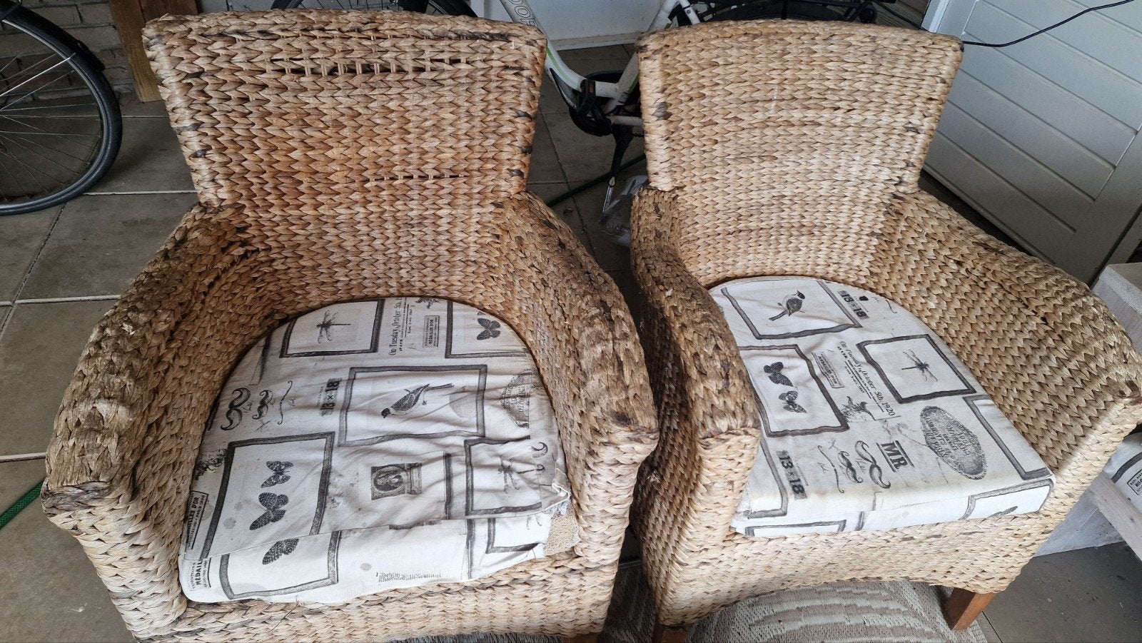 Gratis op te halen rotan stoelen met houten salontafel, Ophalen, Gebruikt, Twee, Bruin