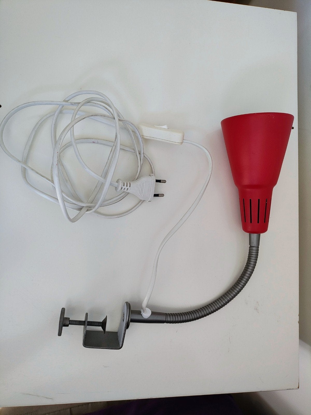 IKEA Kvart klemlamp - Design Knut en Marianne Hagberg, Huis en Inrichting, Gebruikt, E14 (klein), Rood, Modern