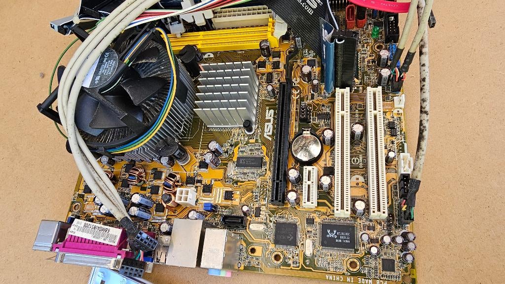 ASUS P5VD2-VM, Computers en Software, Gebruikt, DDR, Micro-ATX, Overige typen