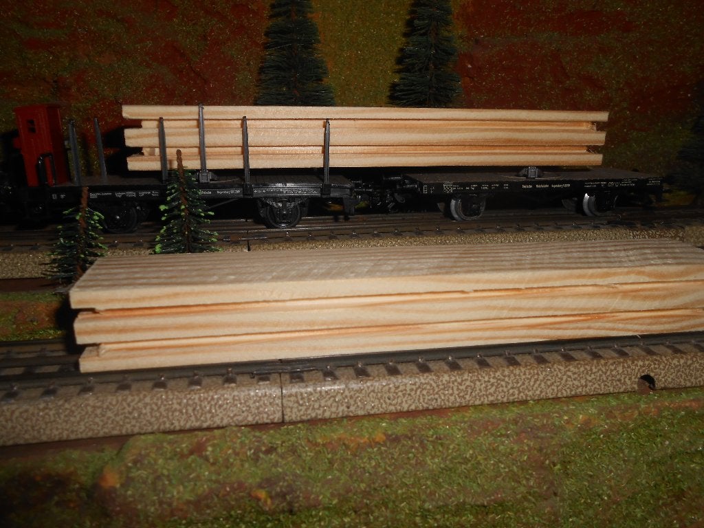 Märklin 4684 en 4697, set draaischemelwagons met houtlading, Hobby en Vrije tijd, Modeltreinen | H0, Wisselstroom, Treinset, Nieuw