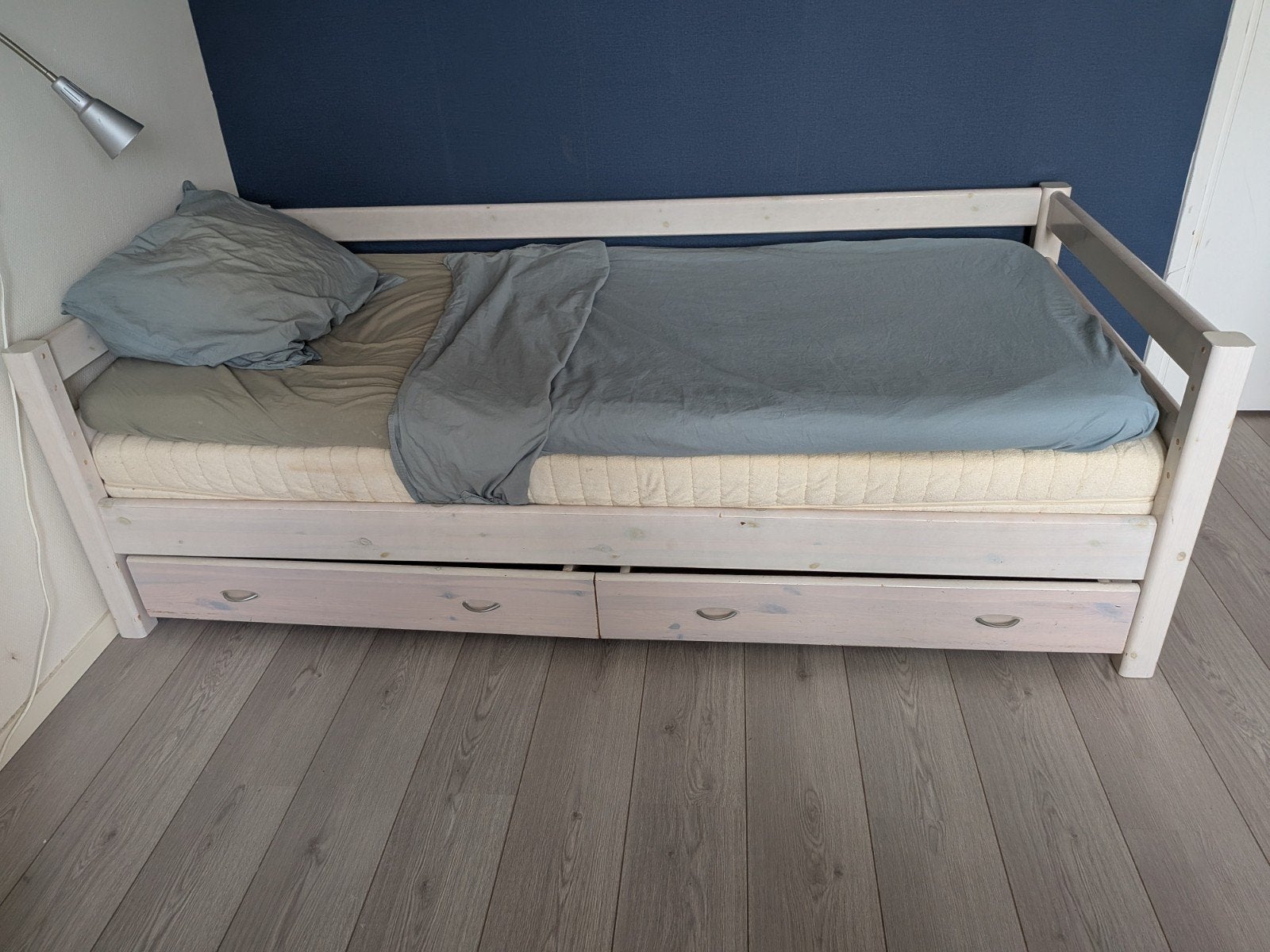 Flexa white wash houten 1 perdoons bed met matras en lades, Ophalen, Gebruikt, 90 cm, Eenpersoons