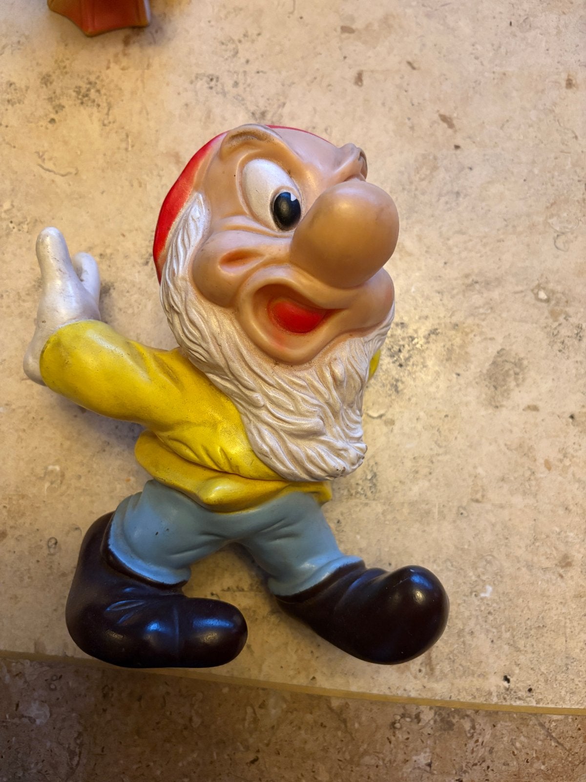 Vintage Ledraplastic Brompot (Grumpy) Disney figuur, Ophalen of Verzenden, Sneeuwwitje of Doornroosje, Gebruikt, Beeldje of Figuurtje