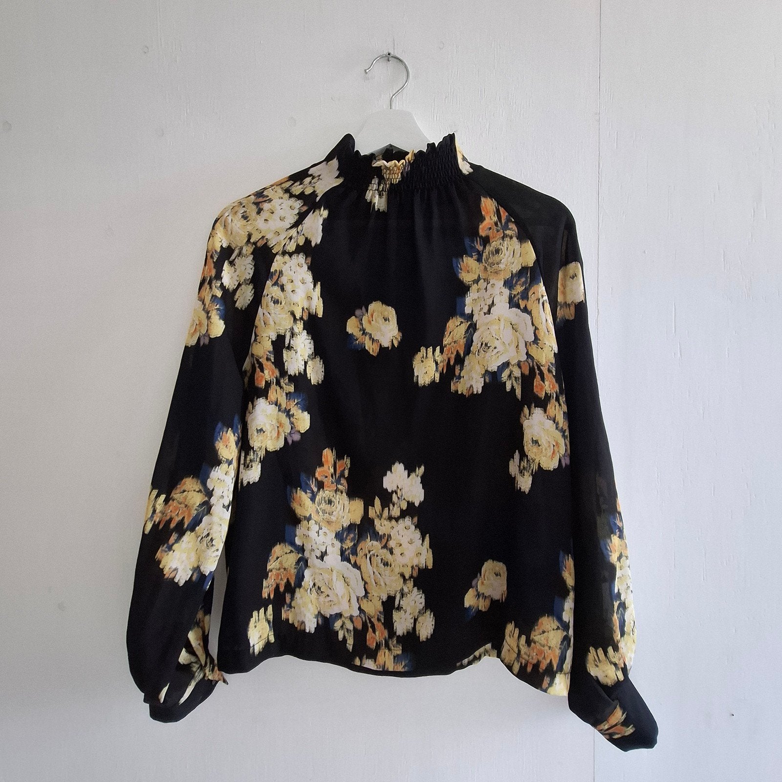 Karen Millen S/36 blouse zwart met gele bloemenprint, Karen Millen, Verzenden, Zwart, Zo goed als nieuw
