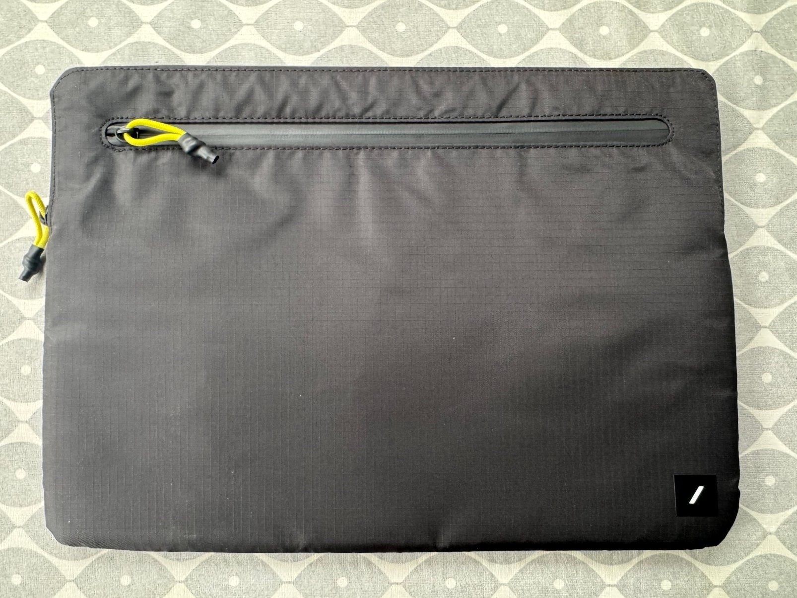 Native Union Ultralight Sleeve Laptophoes 15/16 inch – Zwart, Computers en Software, Ophalen of Verzenden, 15 inch, Zo goed als nieuw