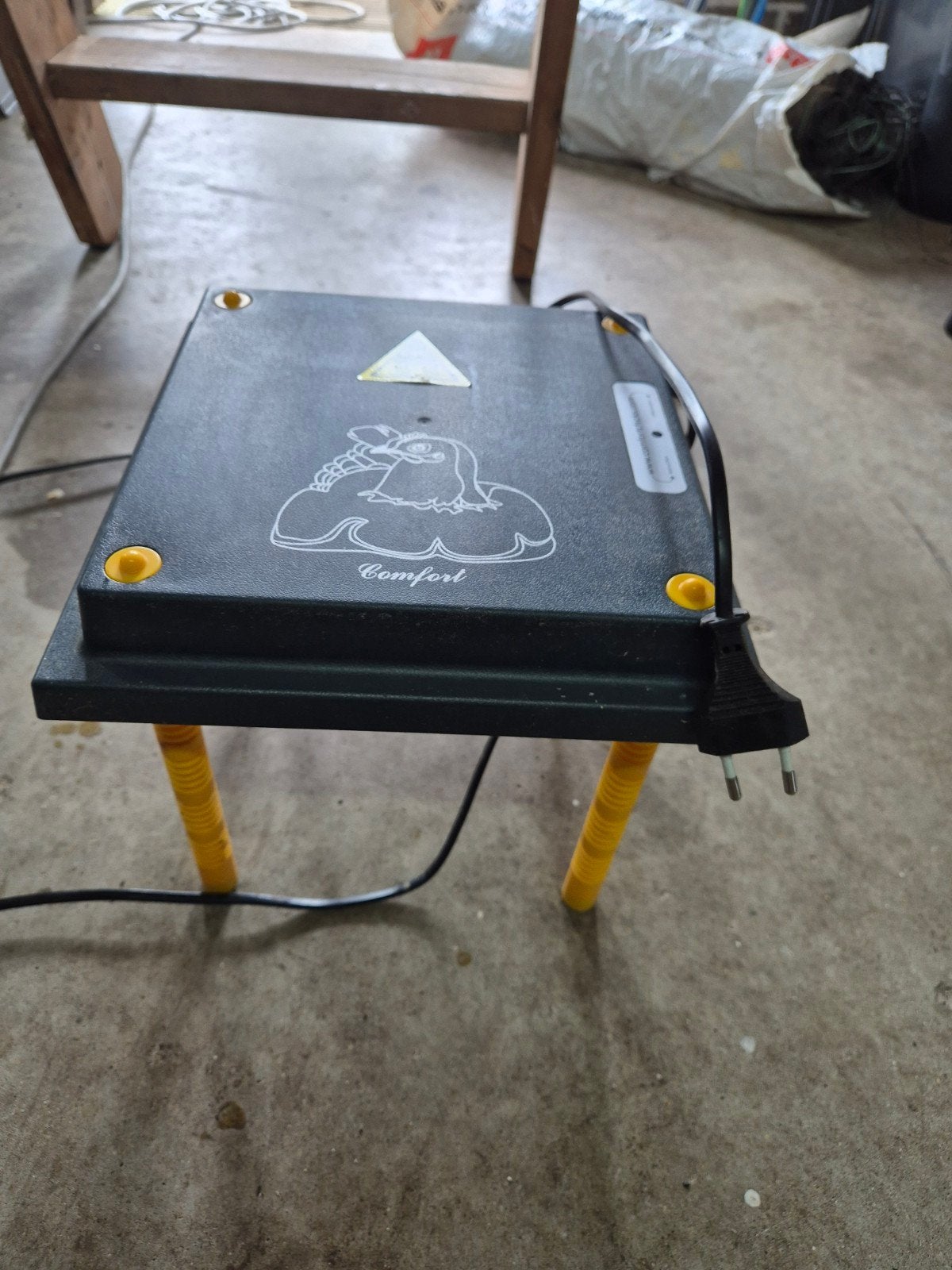 Kuiken warmer, Dieren en Toebehoren, Pluimvee | Toebehoren, Ophalen of Verzenden, Zo goed als nieuw, Broedmachine