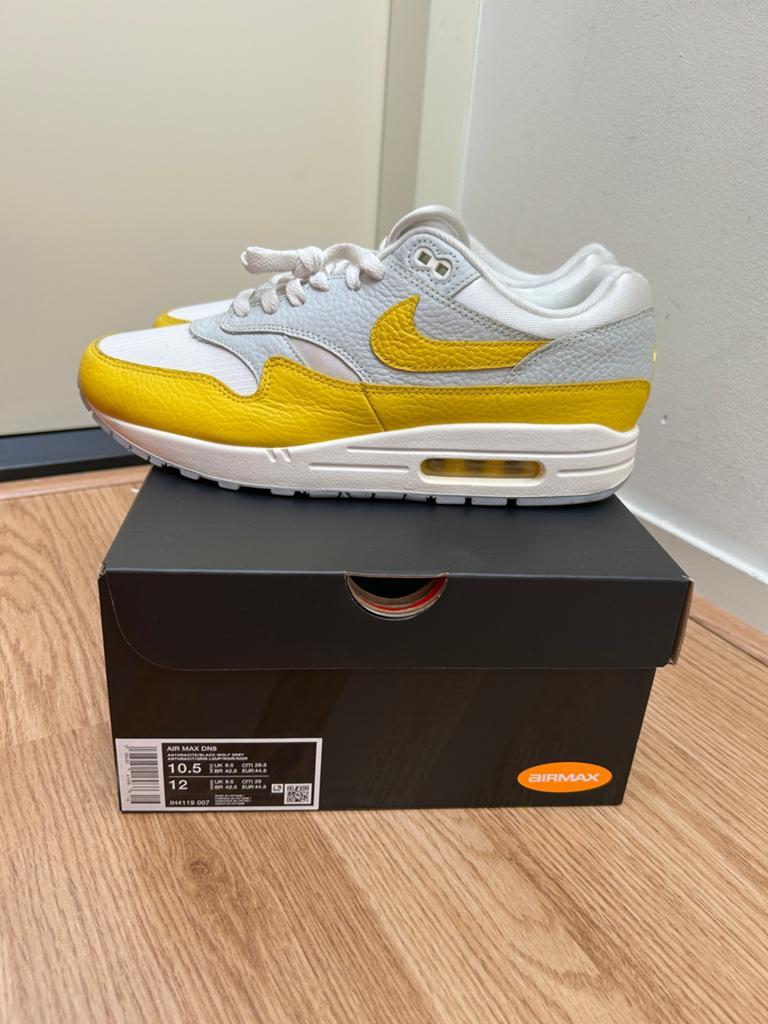 Nike Air Max 1 Tour Yellow - Maat 44, Ophalen of Verzenden, Zo goed als nieuw, Sneakers of Gympen